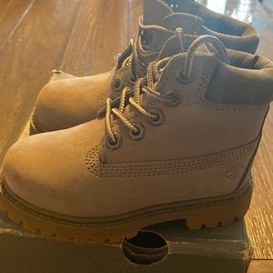 Timberland toddler’s 6inch waterproof boots. Size 7 in toddlers.
